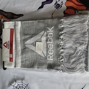 NWT Reebok Rally scarf